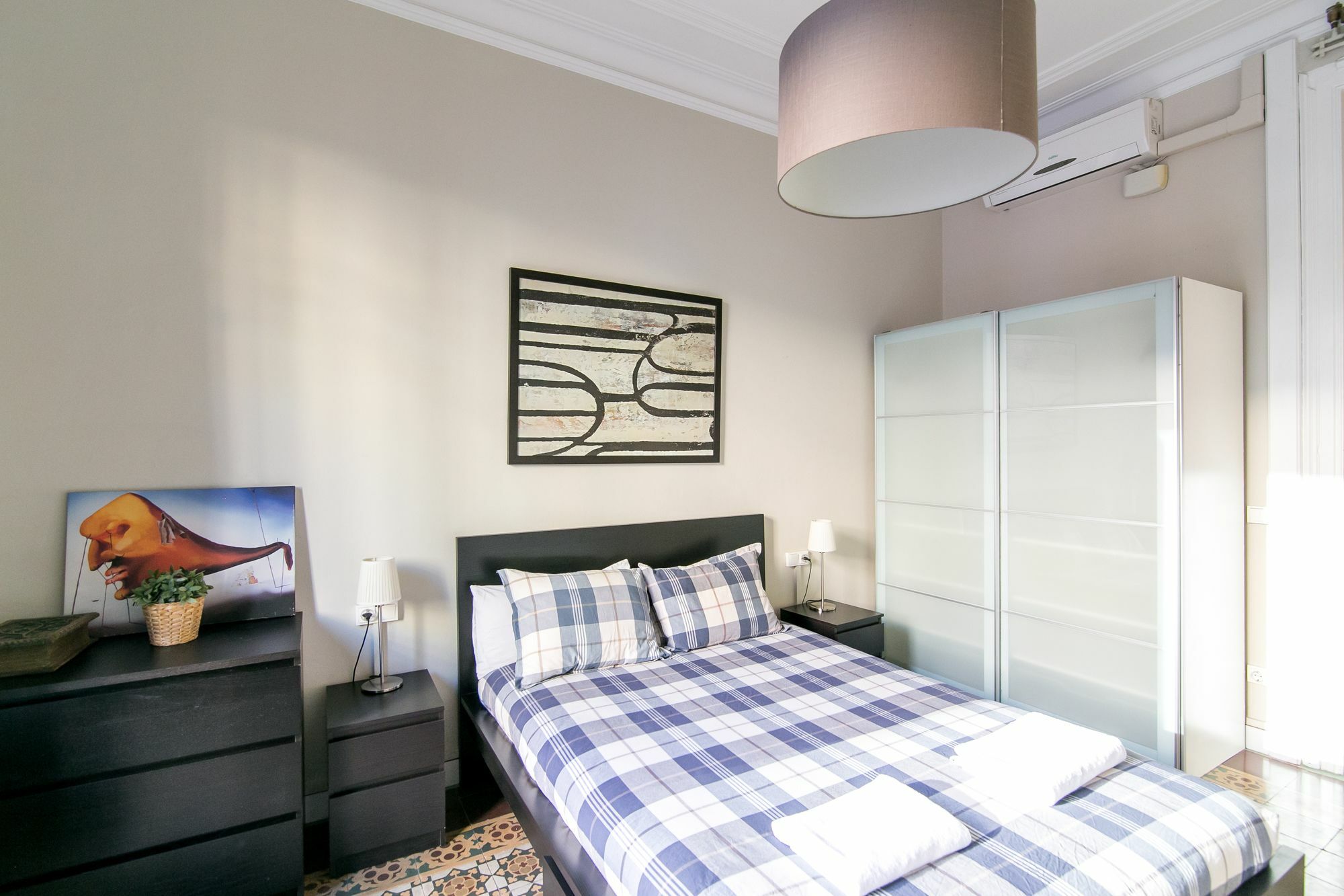 Placa Universitat Apartamento
